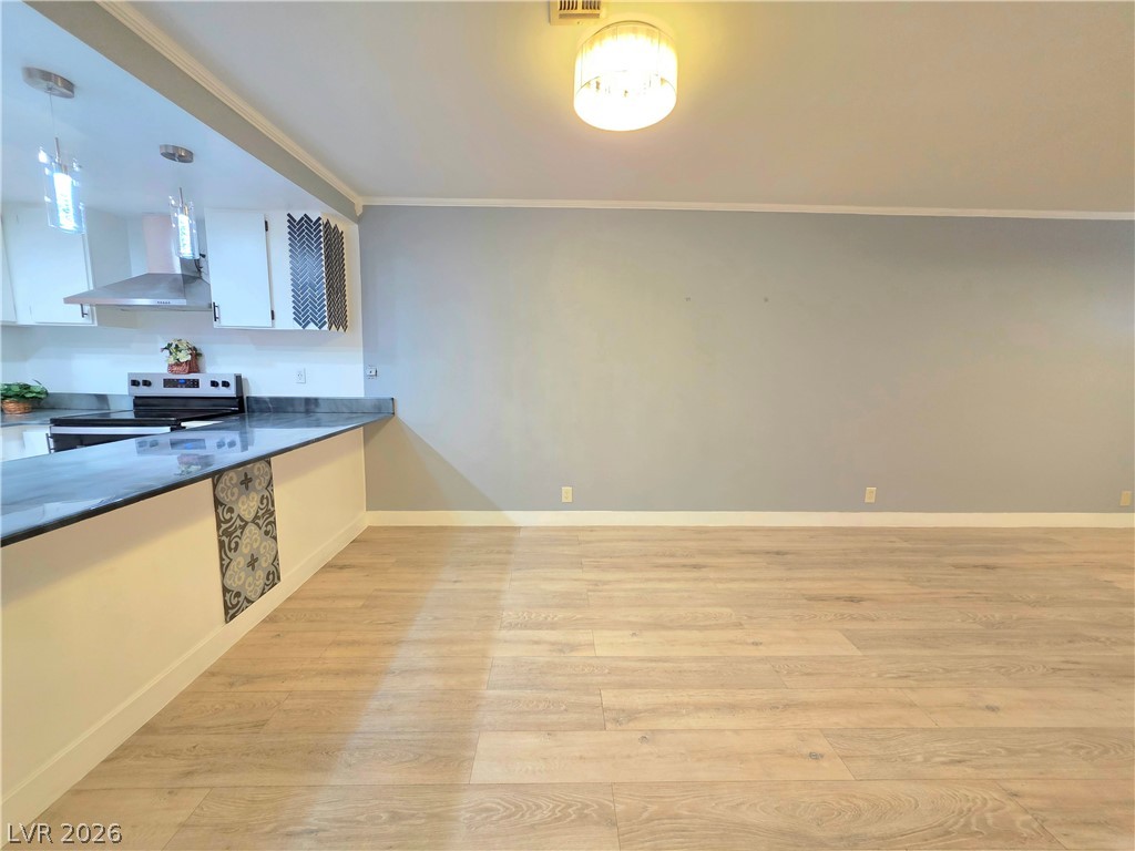 Photo 10 of 39, 3275 Arville Street #C