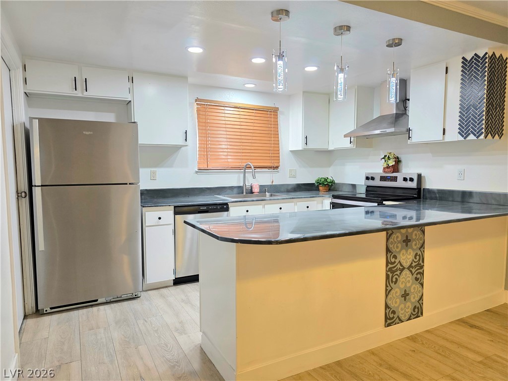 Photo 12 of 39, 3275 Arville Street #C