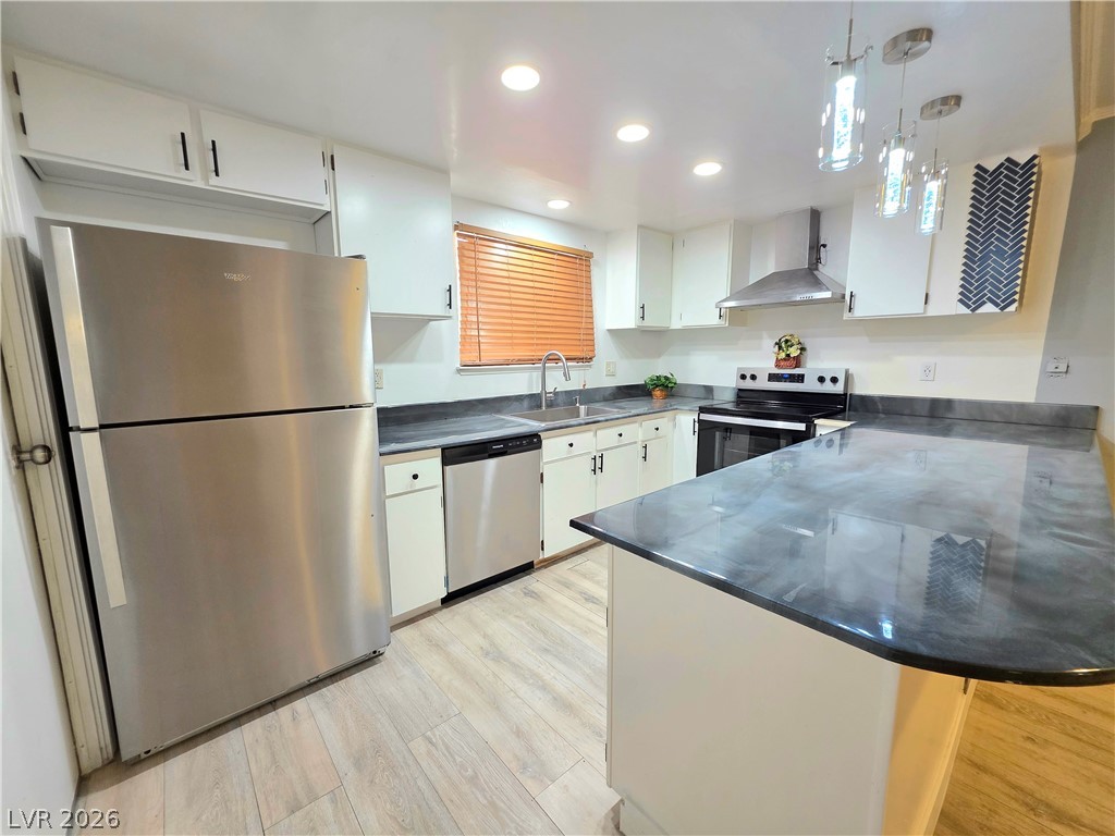Photo 15 of 39, 3275 Arville Street #C