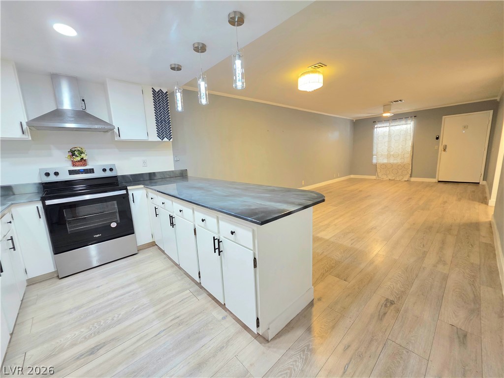 Photo 17 of 39, 3275 Arville Street #C