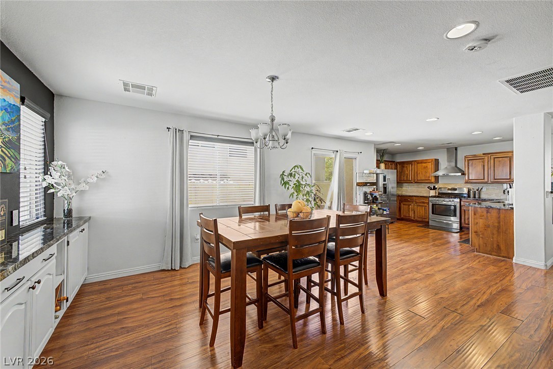 Photo 6 of 28, 3849 Bayamon Street