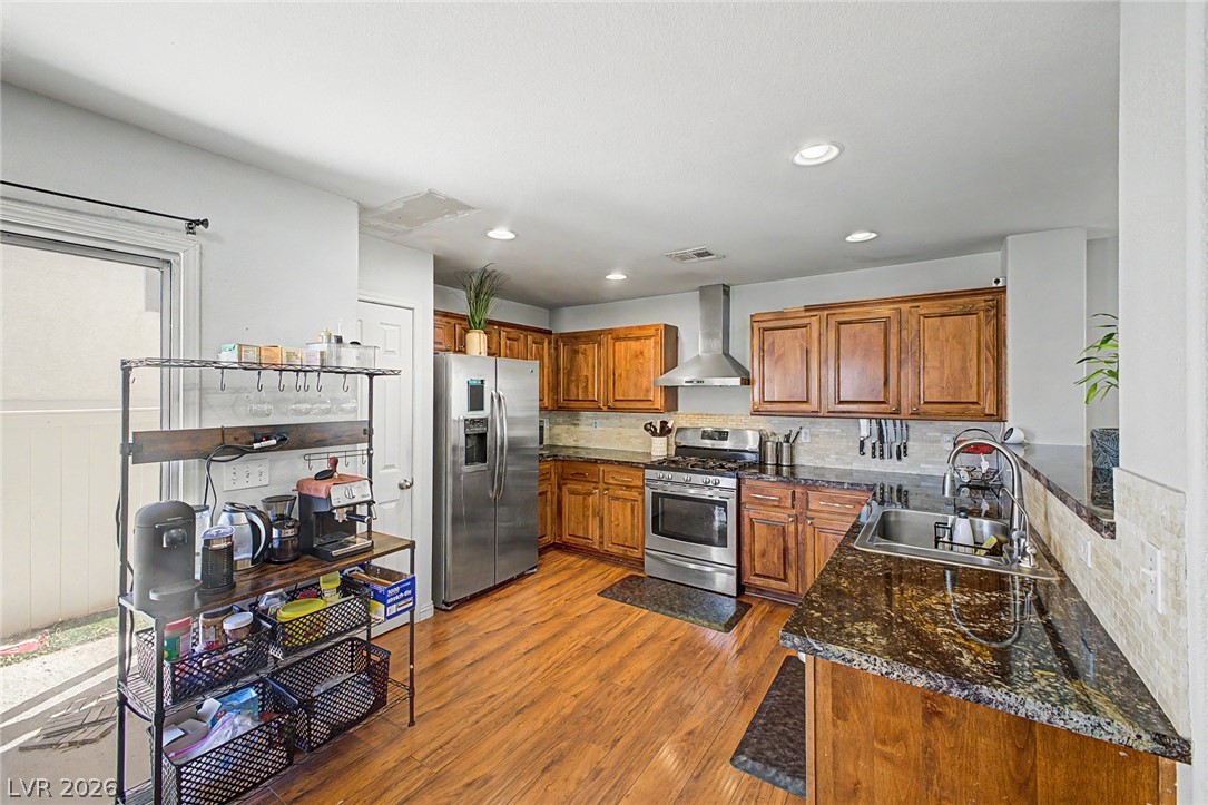 Photo 7 of 28, 3849 Bayamon Street