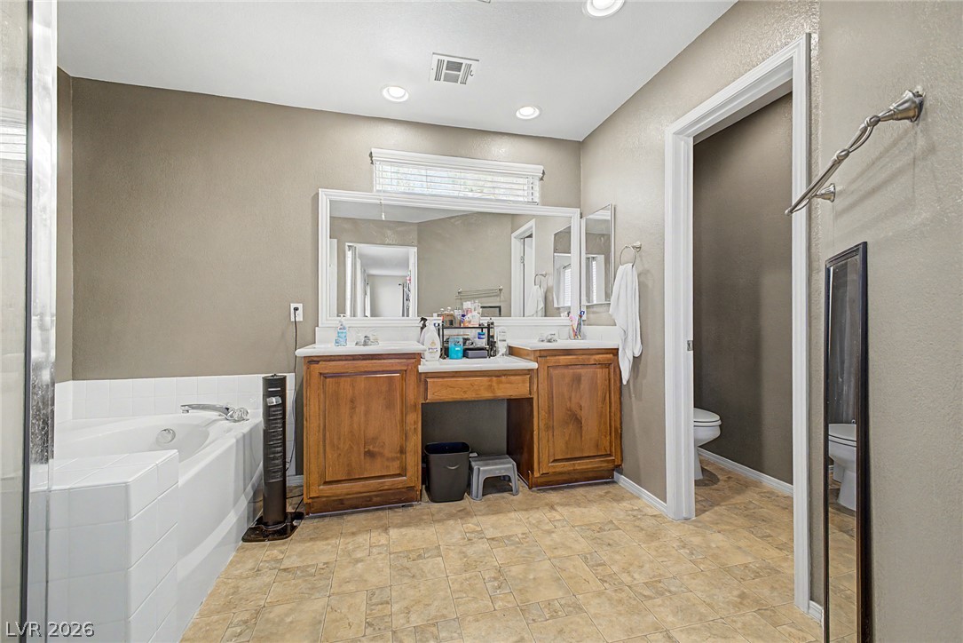 Photo 13 of 28, 3849 Bayamon Street