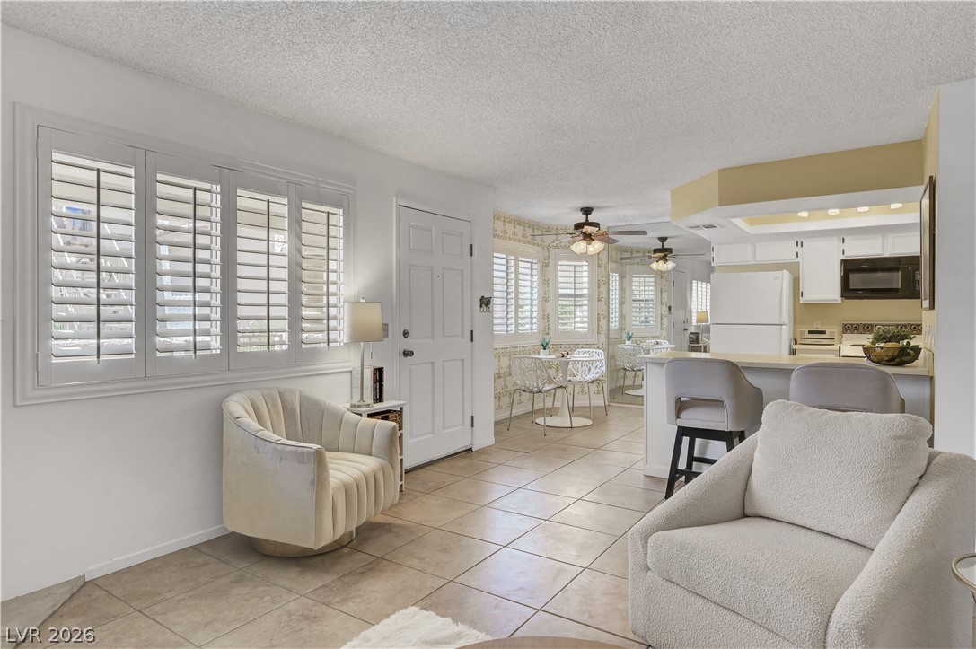 Photo 3 of 1108 N Cimarron Road #101