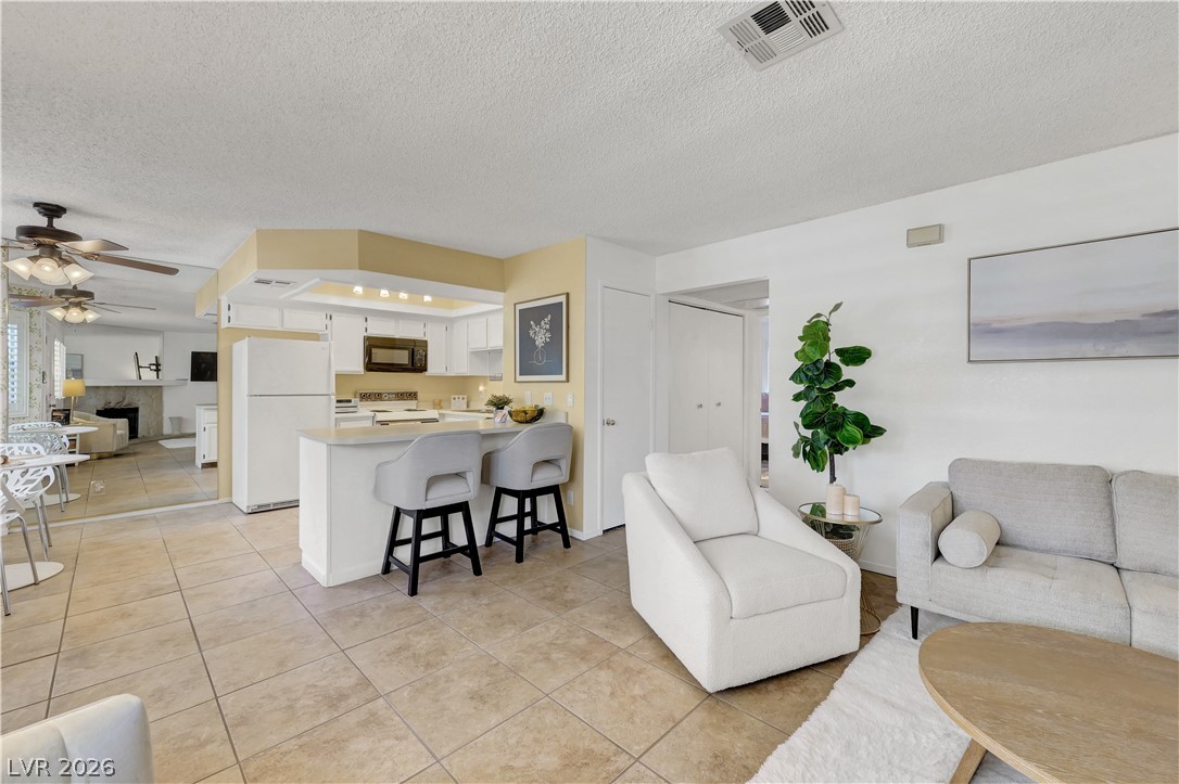 Photo 4 of 1108 N Cimarron Road #101