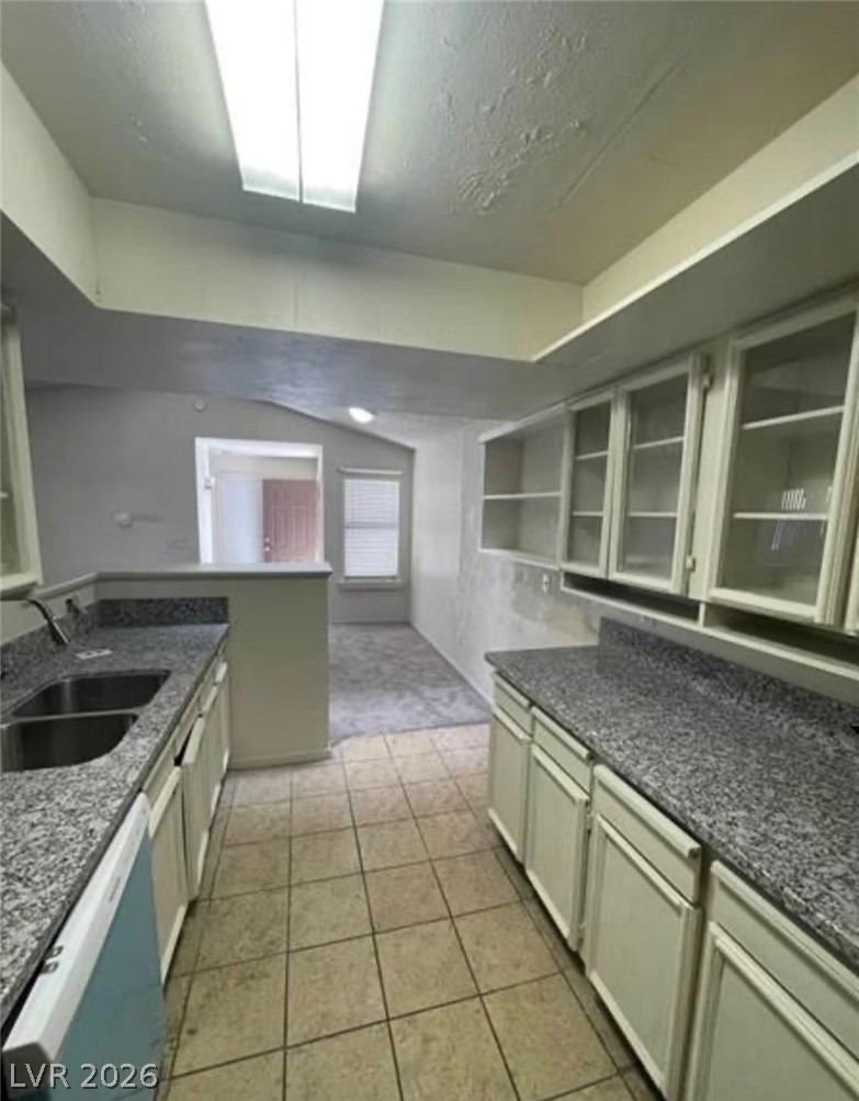 Photo 8 of 17, 2995 E Sunset Road #237