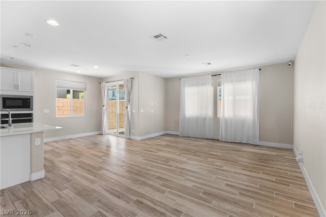 Photo 4 of 1049 Williamtown Avenue