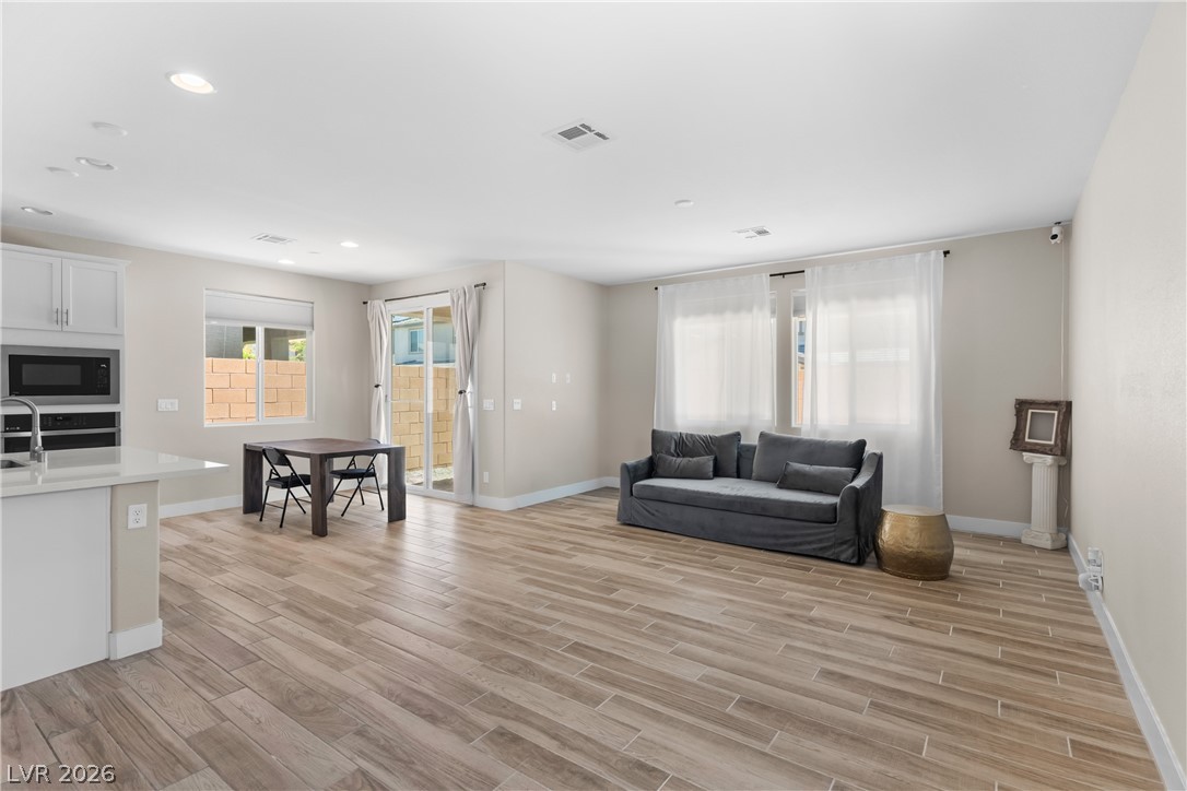 Photo 9 of 38, 1049 Williamtown Avenue