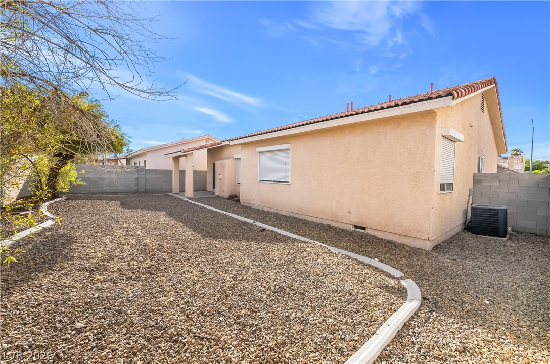 Photo 33 of 38, 3113 W Colton Avenue