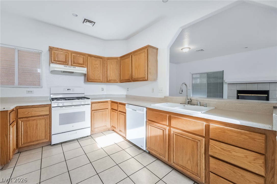 Photo 8 of 38, 3113 W Colton Avenue