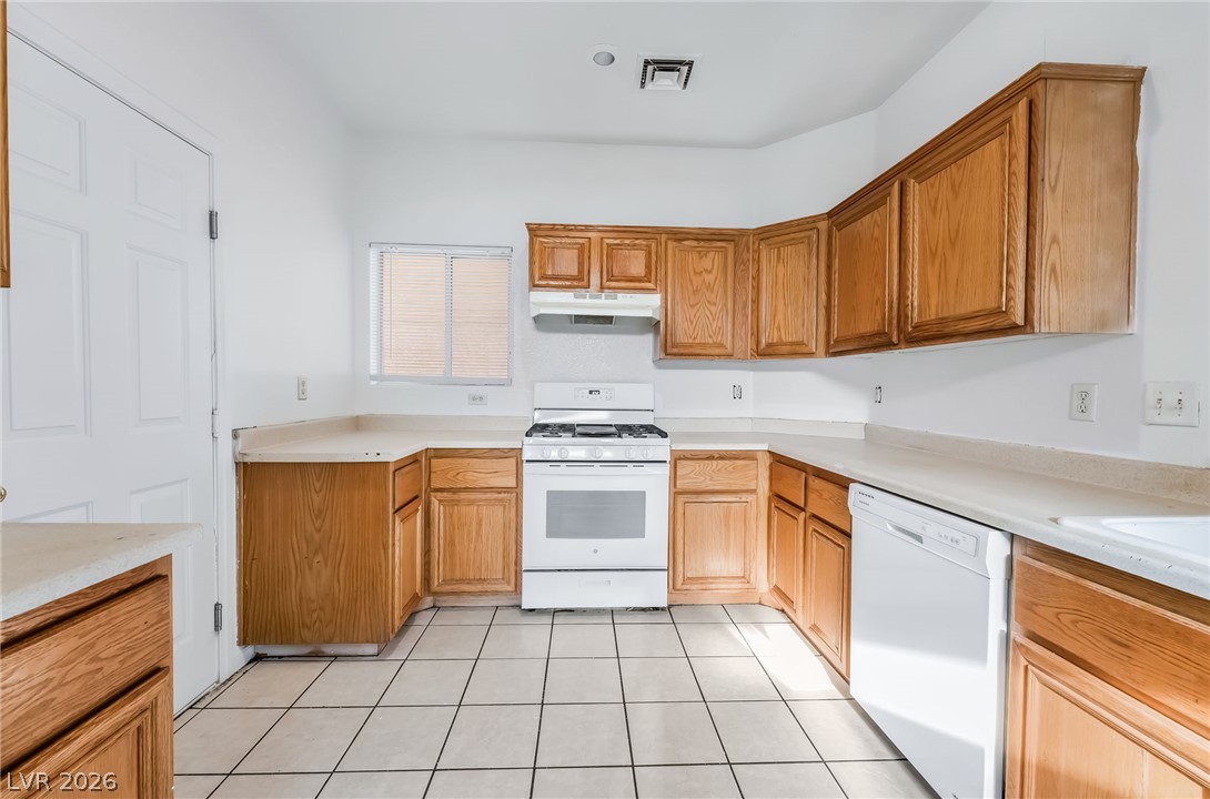 Photo 9 of 38, 3113 W Colton Avenue