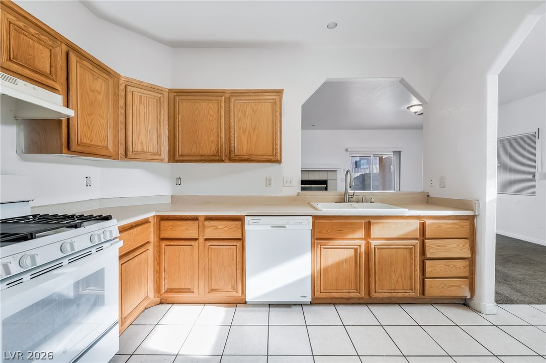 Photo 10 of 38, 3113 W Colton Avenue