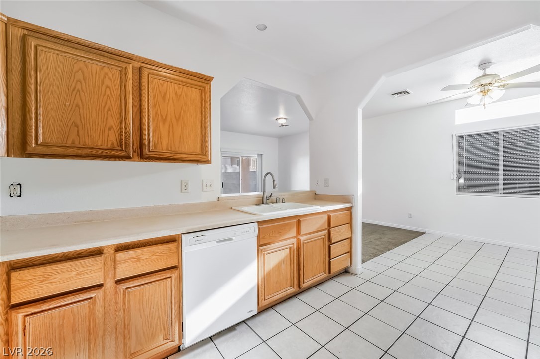 Photo 11 of 38, 3113 W Colton Avenue