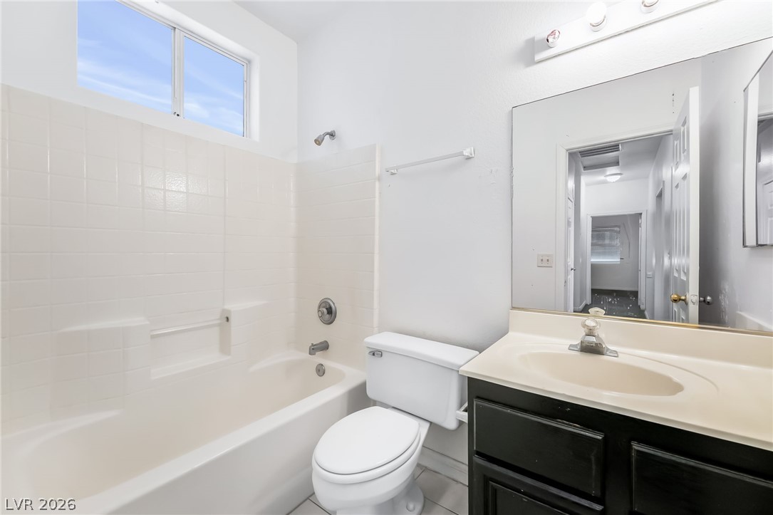 Photo 27 of 38, 3113 W Colton Avenue