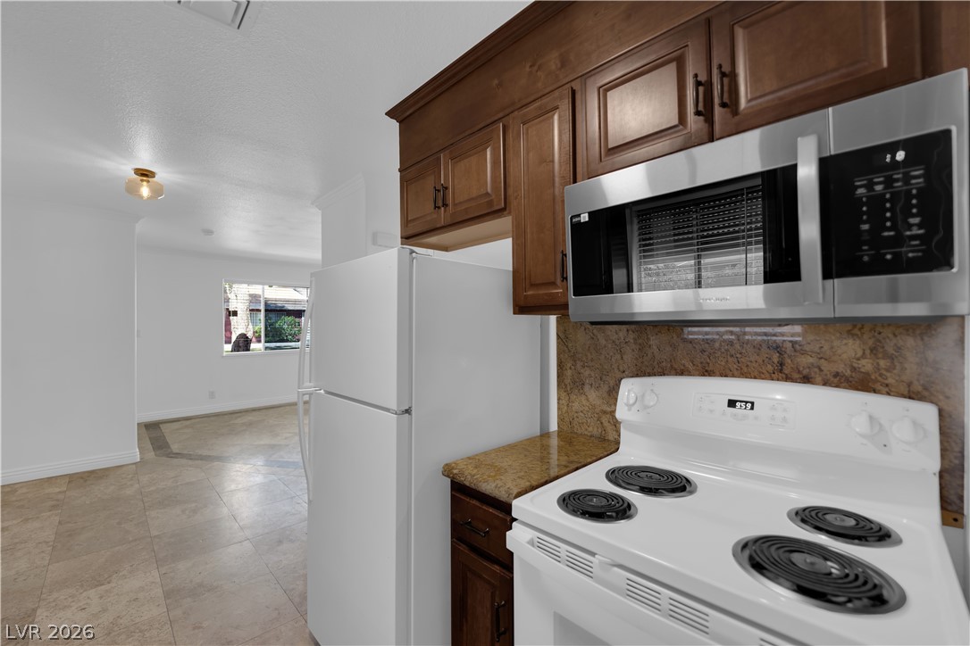 Photo 7 of 32, 193 Greenbriar Townhouse Way