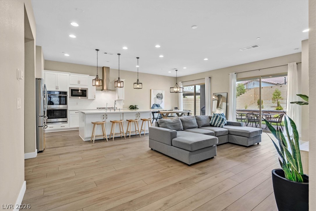 Photo 5 of 552 Comodo Street