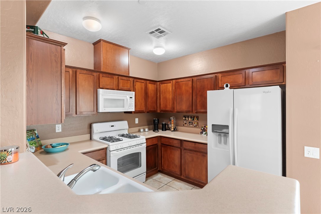 Photo 7 of 40, 6868 Sky Pointe Drive #2150