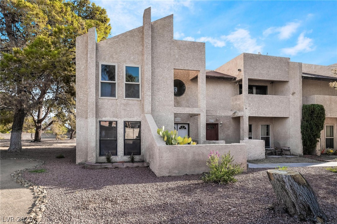 3929 S Torrey Pines Drive, Las Vegas 89103