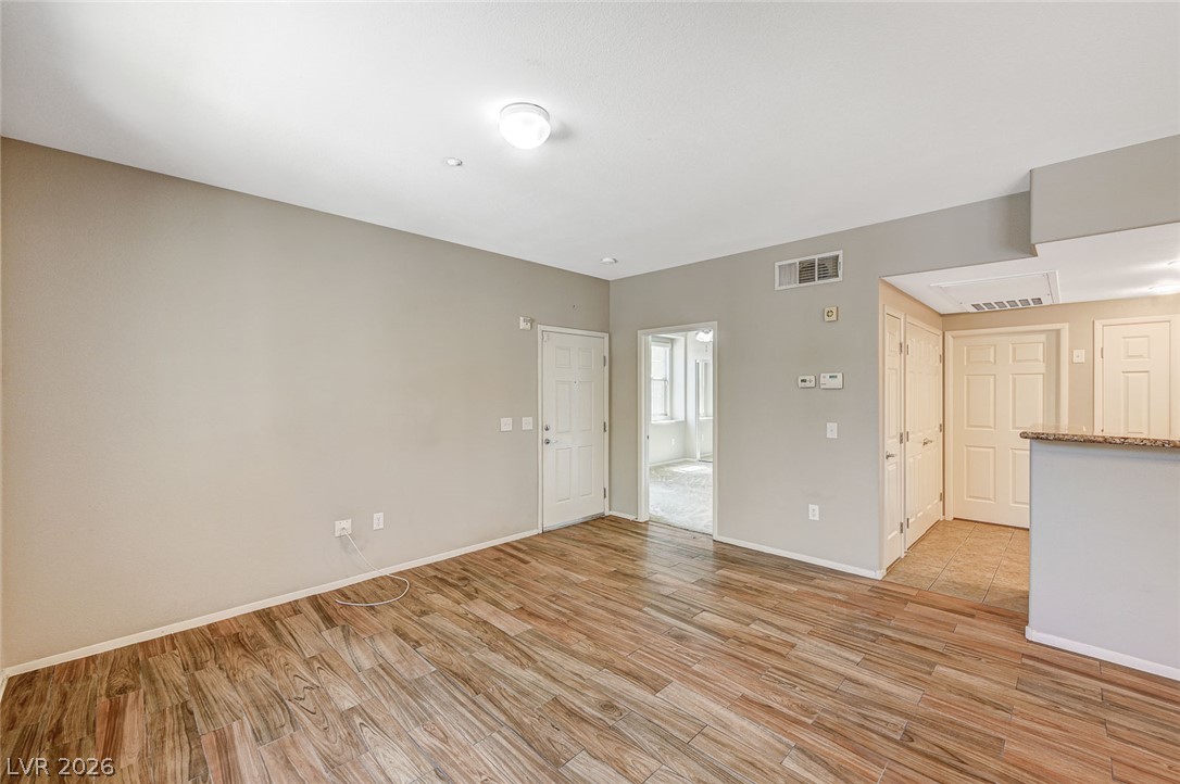 Photo 5 of 50 Aura De Blanco Street #19103
