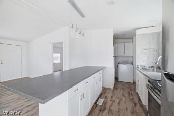 Photo 13 of 32, 961 W Elderberry Street
