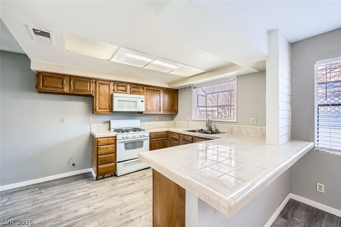 Photo 9 of 31, 3954 Edgemoor Way
