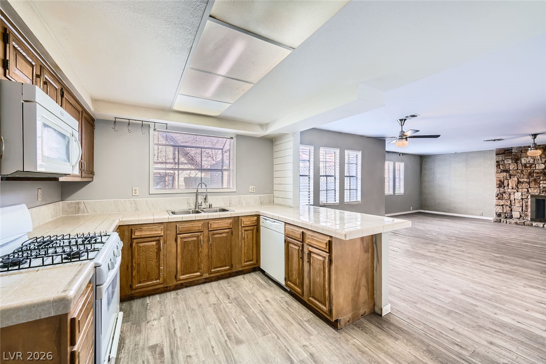 Photo 11 of 31, 3954 Edgemoor Way