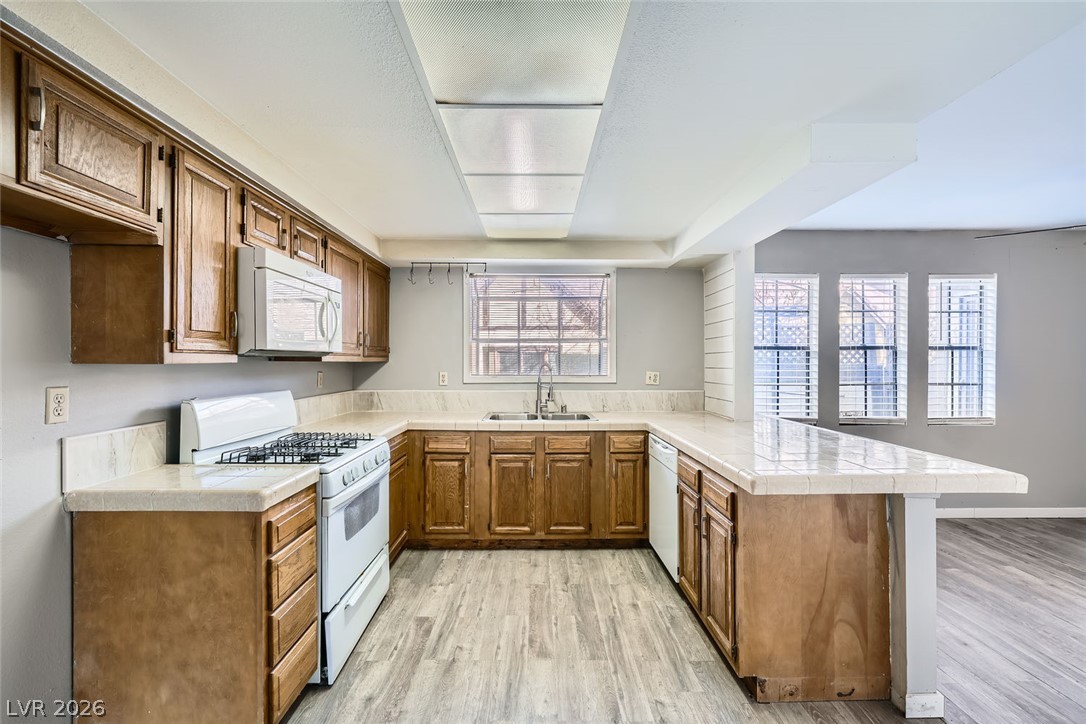 Photo 14 of 31, 3954 Edgemoor Way