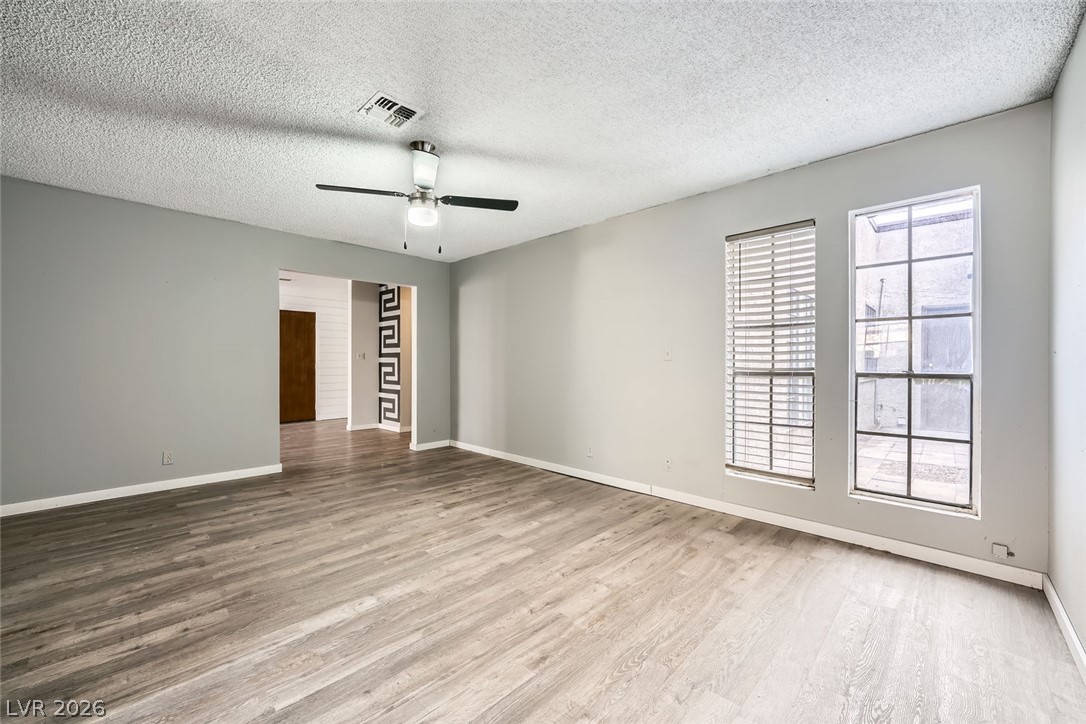 Photo 17 of 31, 3954 Edgemoor Way