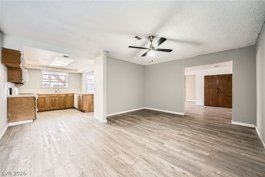 Photo 18 of 31, 3954 Edgemoor Way