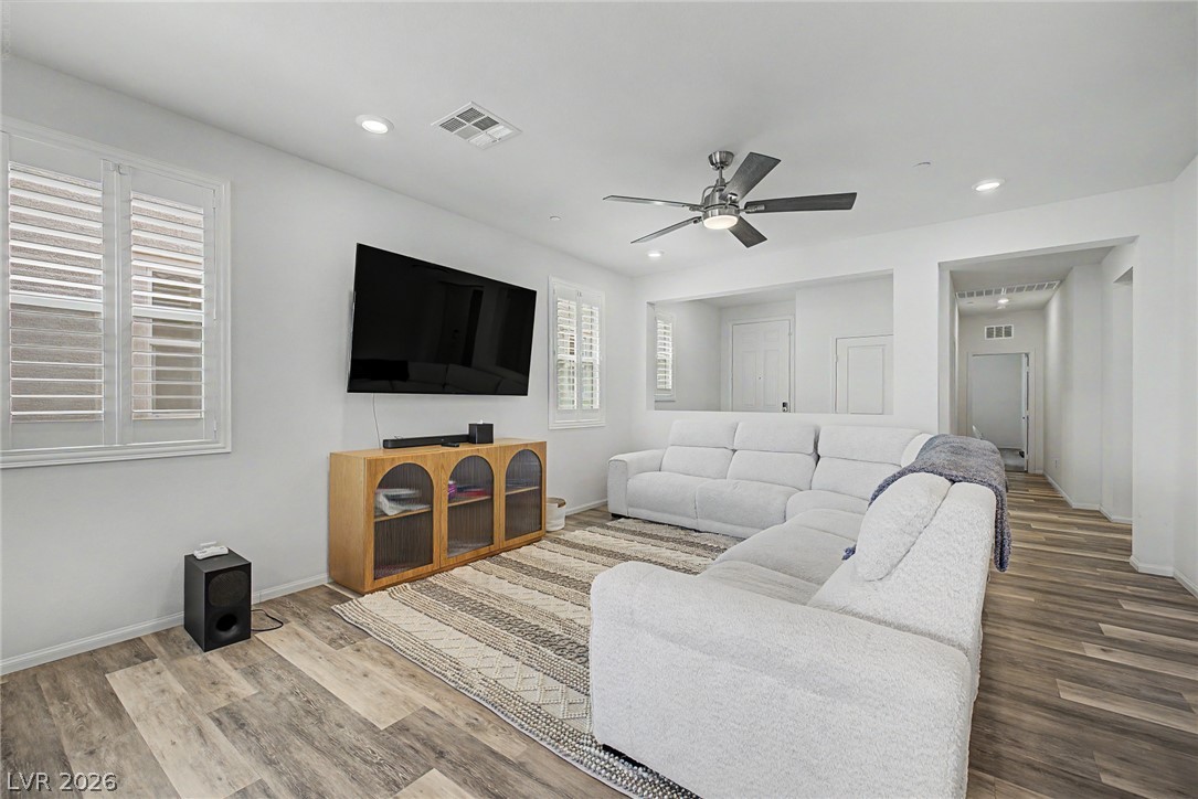Photo 7 of 31, 2936 Duverney Avenue