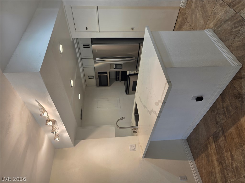 Photo 7 of 30, 205 E Harmon Avenue #223