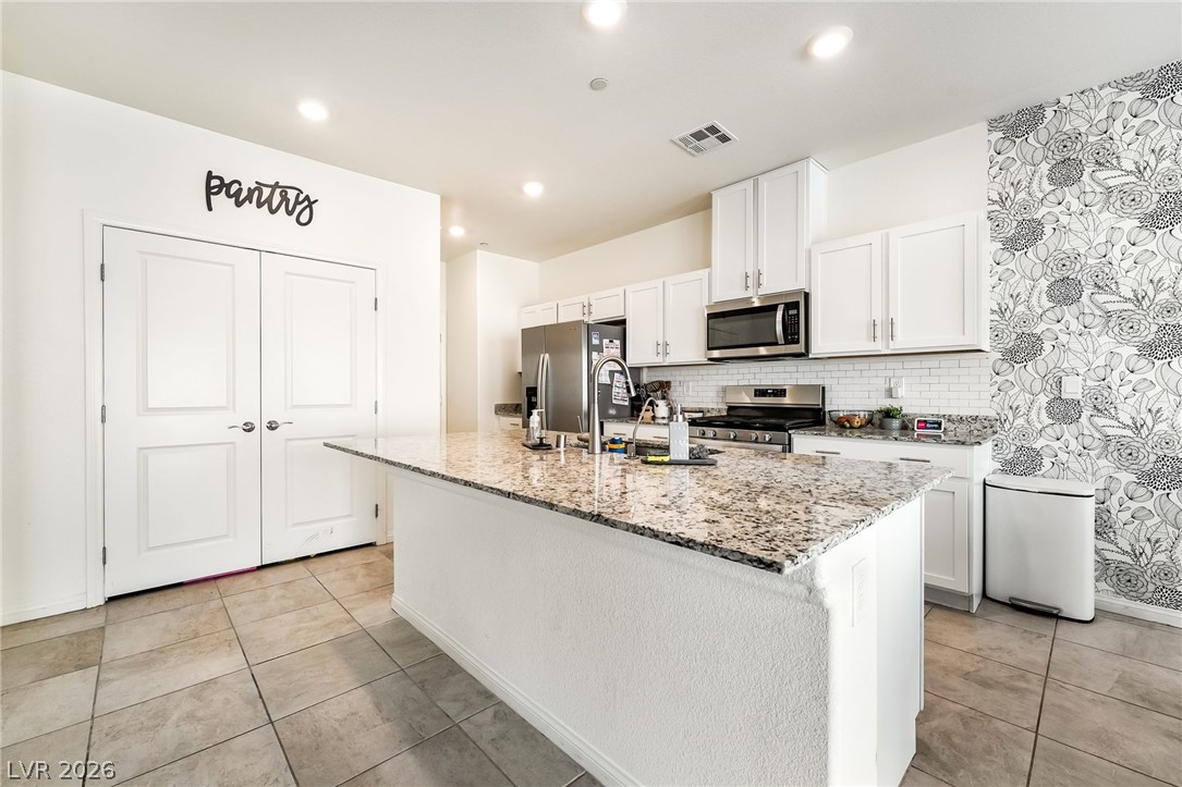 Photo 9 of 34, 1087 Gentle Swan Street