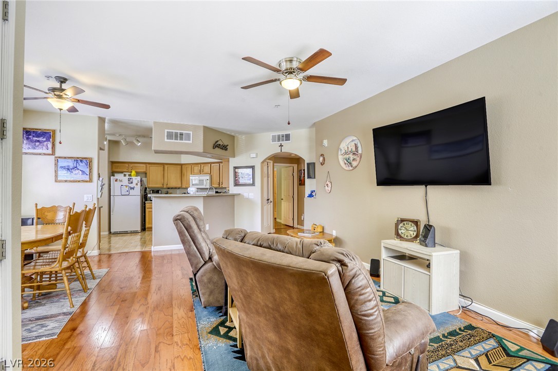 Photo 10 of 32, 3975 N Hualapai Way #147