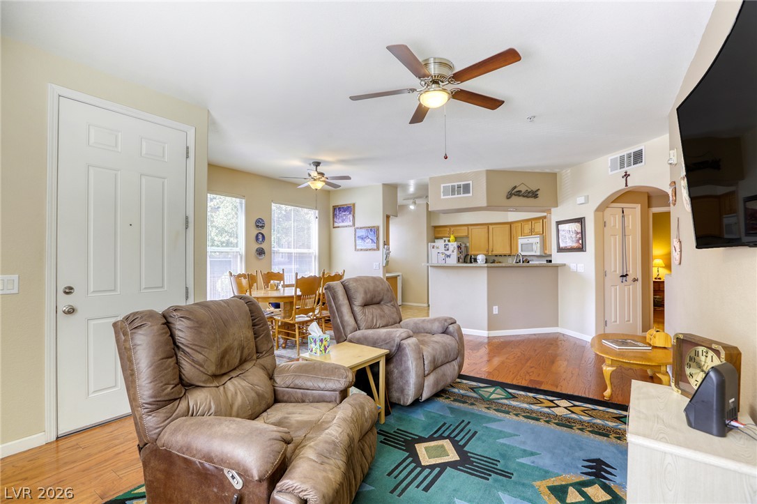 Photo 11 of 32, 3975 N Hualapai Way #147