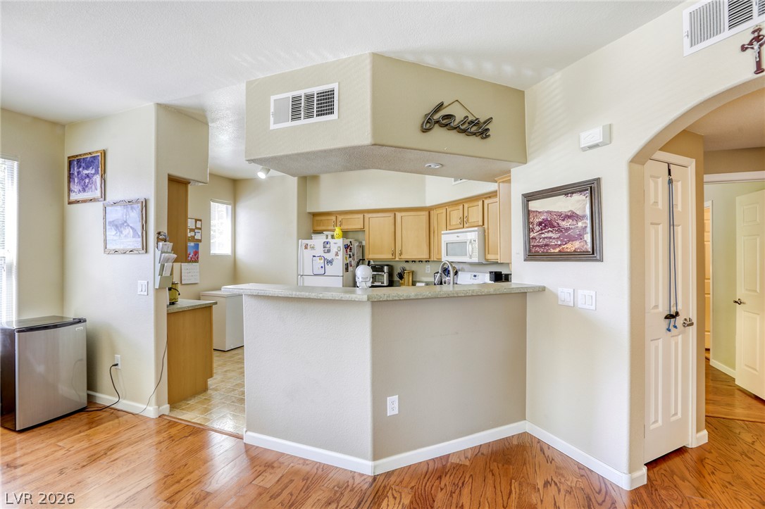 Photo 16 of 32, 3975 N Hualapai Way #147