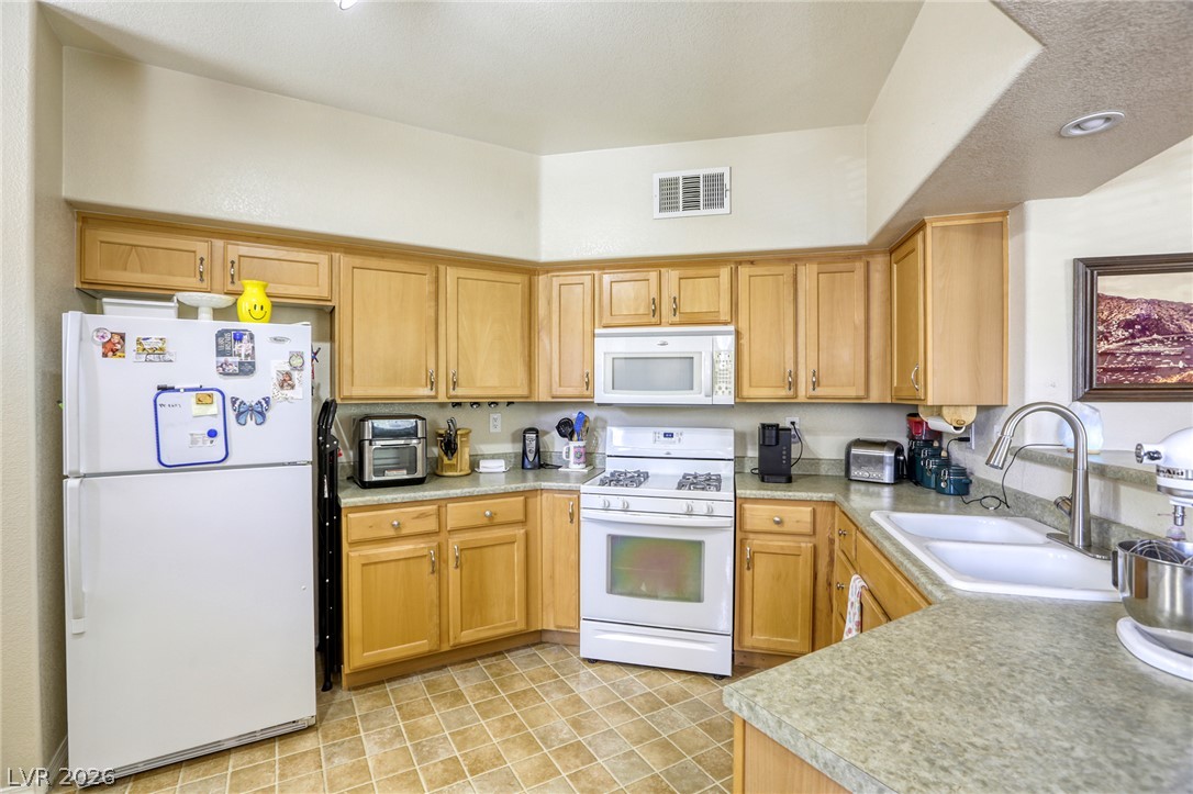 Photo 17 of 32, 3975 N Hualapai Way #147