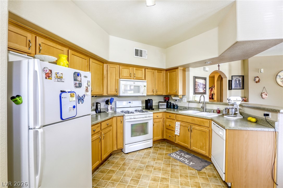 Photo 18 of 32, 3975 N Hualapai Way #147