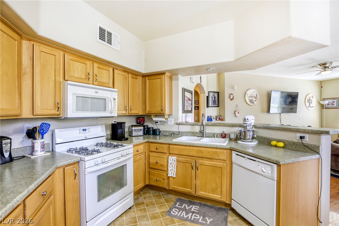 Photo 19 of 32, 3975 N Hualapai Way #147