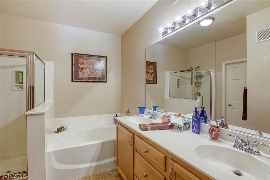 Photo 26 of 32, 3975 N Hualapai Way #147