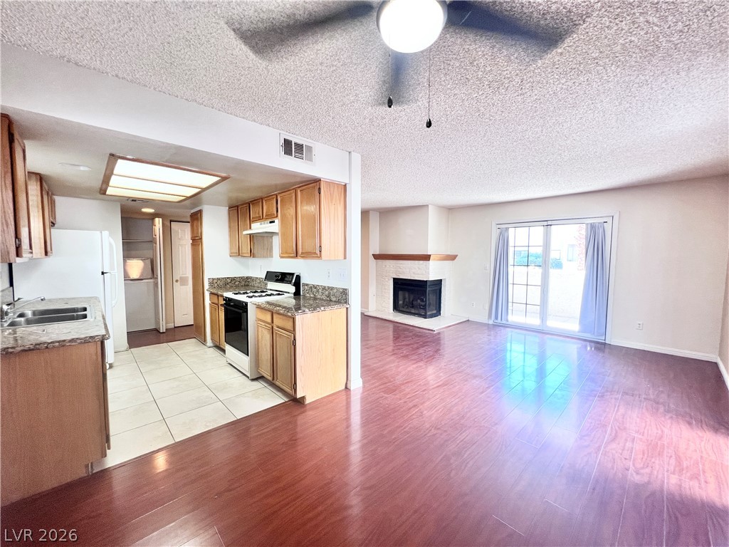 Photo 2 of 101 Luna Way #118