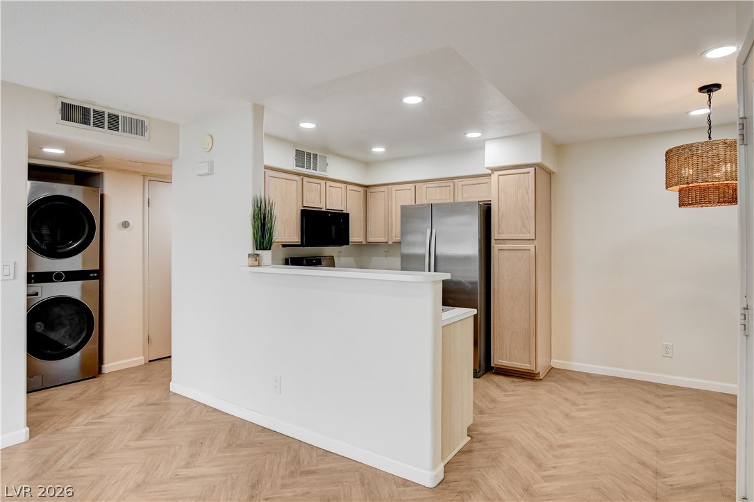 Photo 10 of 35, 3053 Casey Drive #202