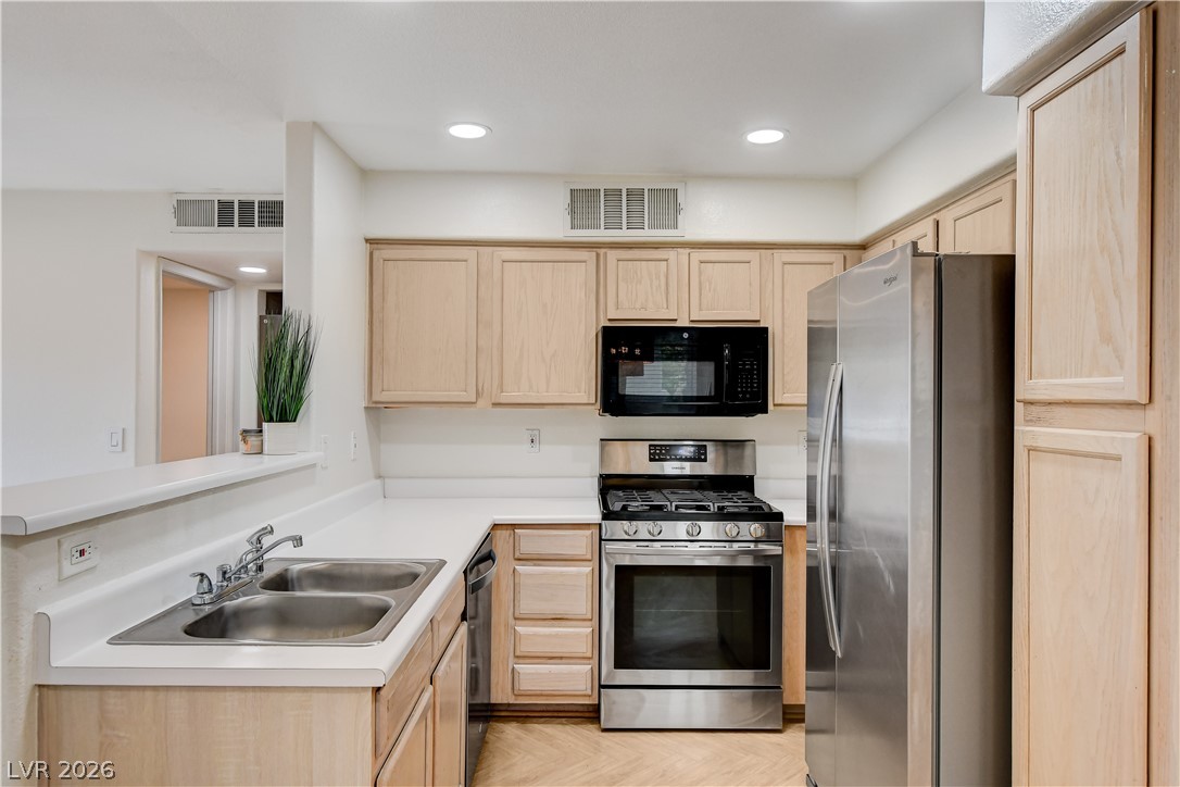 Photo 16 of 35, 3053 Casey Drive #202