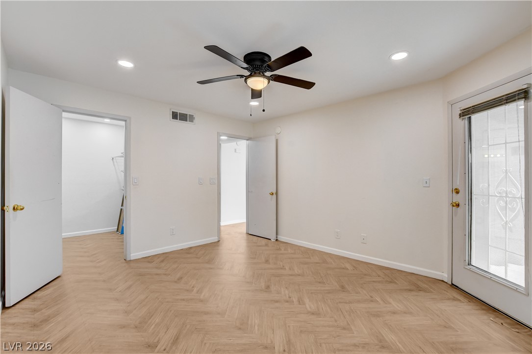 Photo 21 of 35, 3053 Casey Drive #202