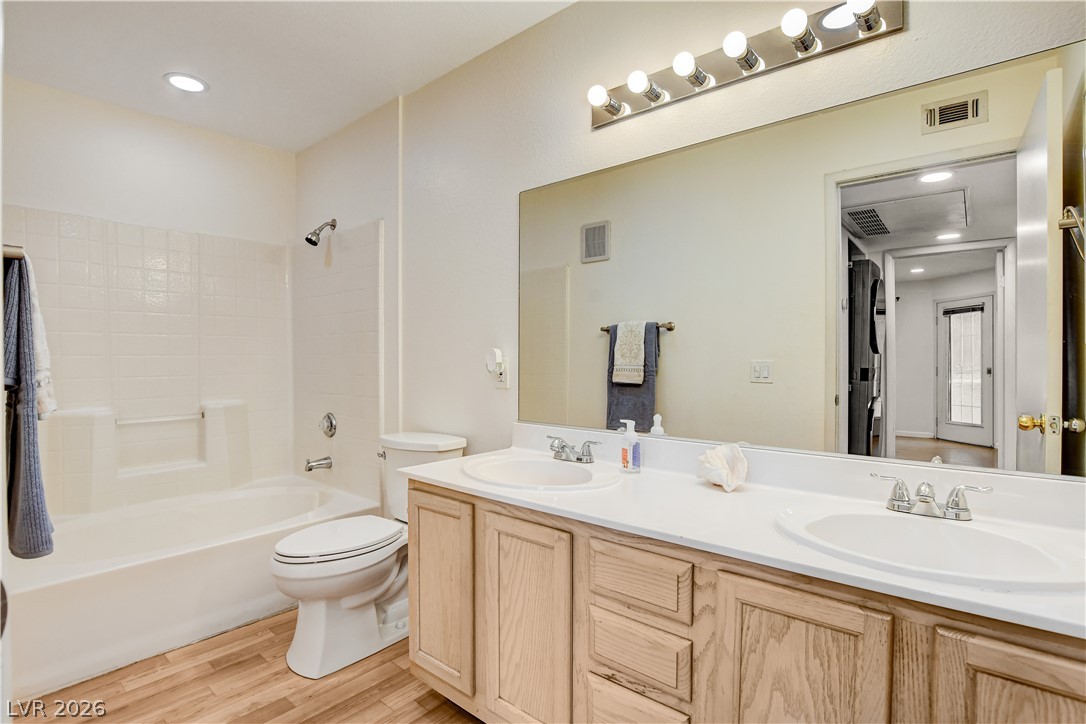 Photo 23 of 35, 3053 Casey Drive #202
