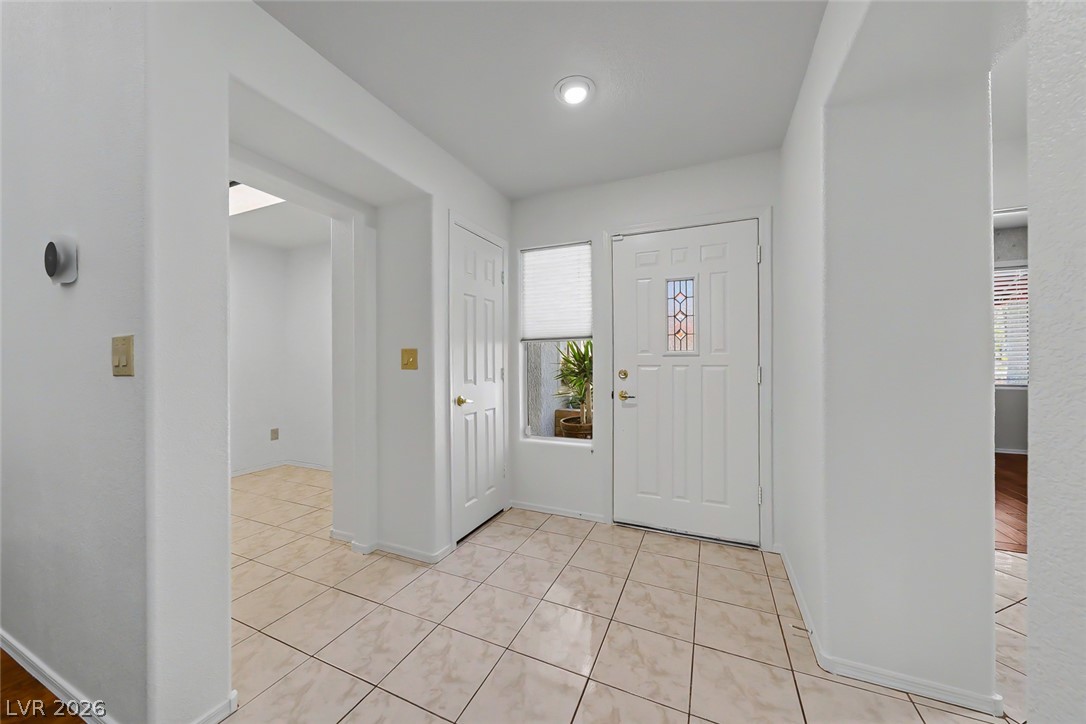 Photo 6 of 94, 2648 Highvale Drive
