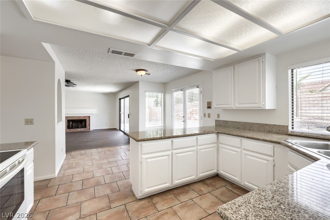 Photo 6 of 34, 9000 Feather River Court