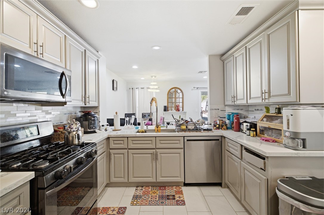 Photo 11 of 32, 3305 Summerfield Lane