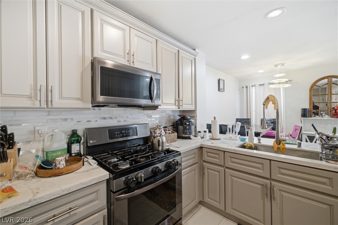 Photo 13 of 32, 3305 Summerfield Lane