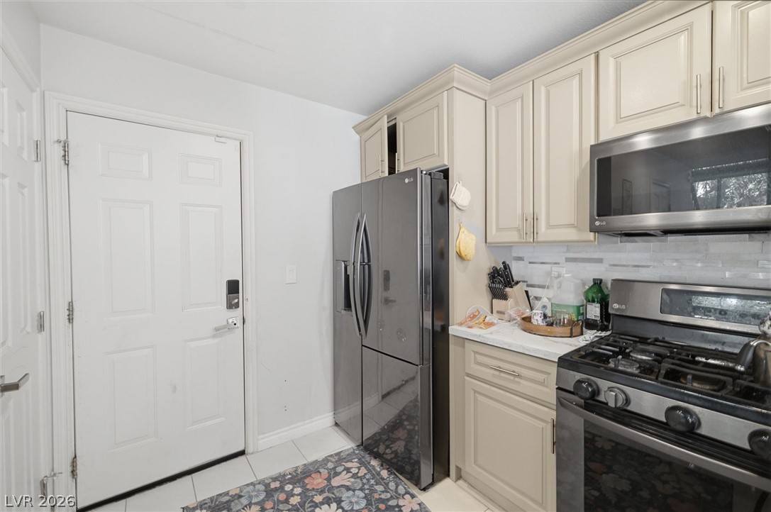 Photo 14 of 32, 3305 Summerfield Lane