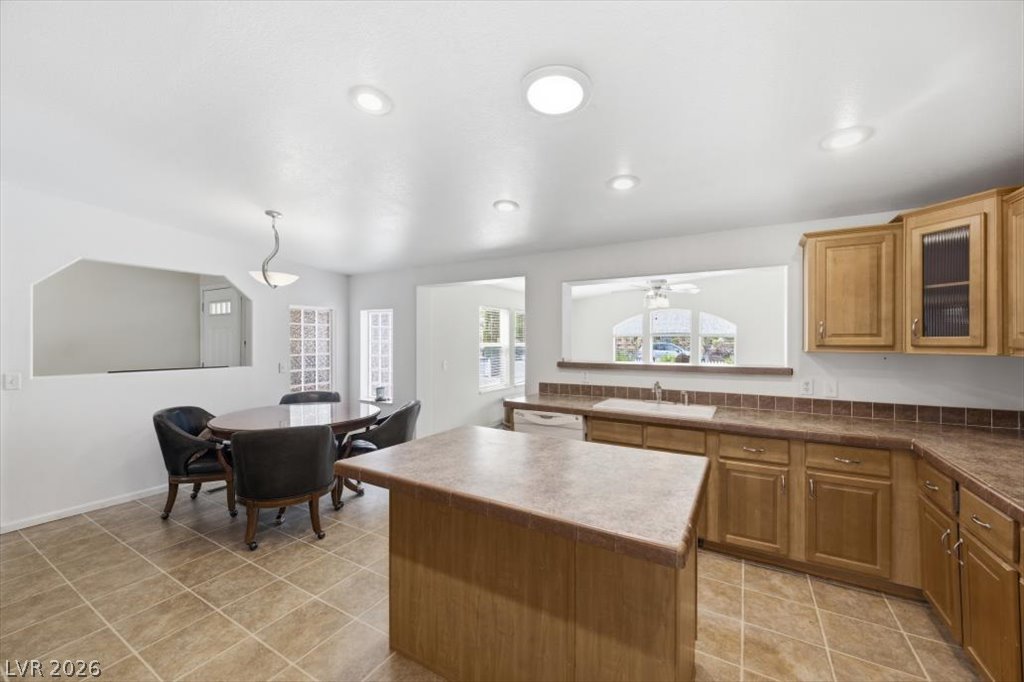Photo 4 of 255 E Ormond Street